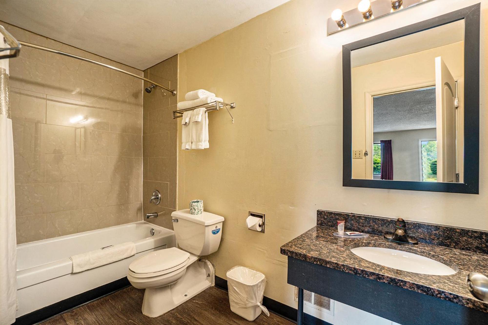 Great Lakes Inn & Suites Саут-Гейвен Номер фото